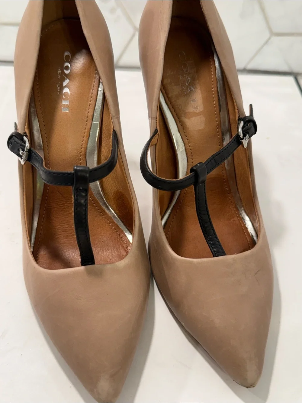 Coach Fulton T Strap Taupe Leather Stiletto Pumps Shoes Sz 5.5 Black Accent